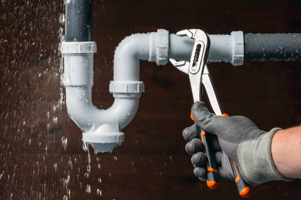 Professional Leak Detection technician working in Justice, IL